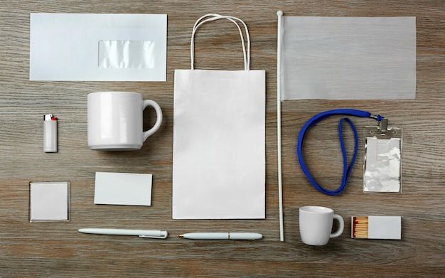Markalanmaya hazır promosyon ürünleri: kupa, bez çanta, kalem, defter ve yaka kartı