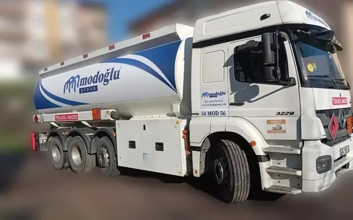 Tanker üzerine uygulanmış tam araç giydirme — Reklamatik işi