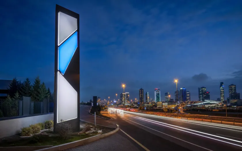 İstanbul Totem Tabela Rehberi: Fiyat, Süreç ve Firma Seçimi
