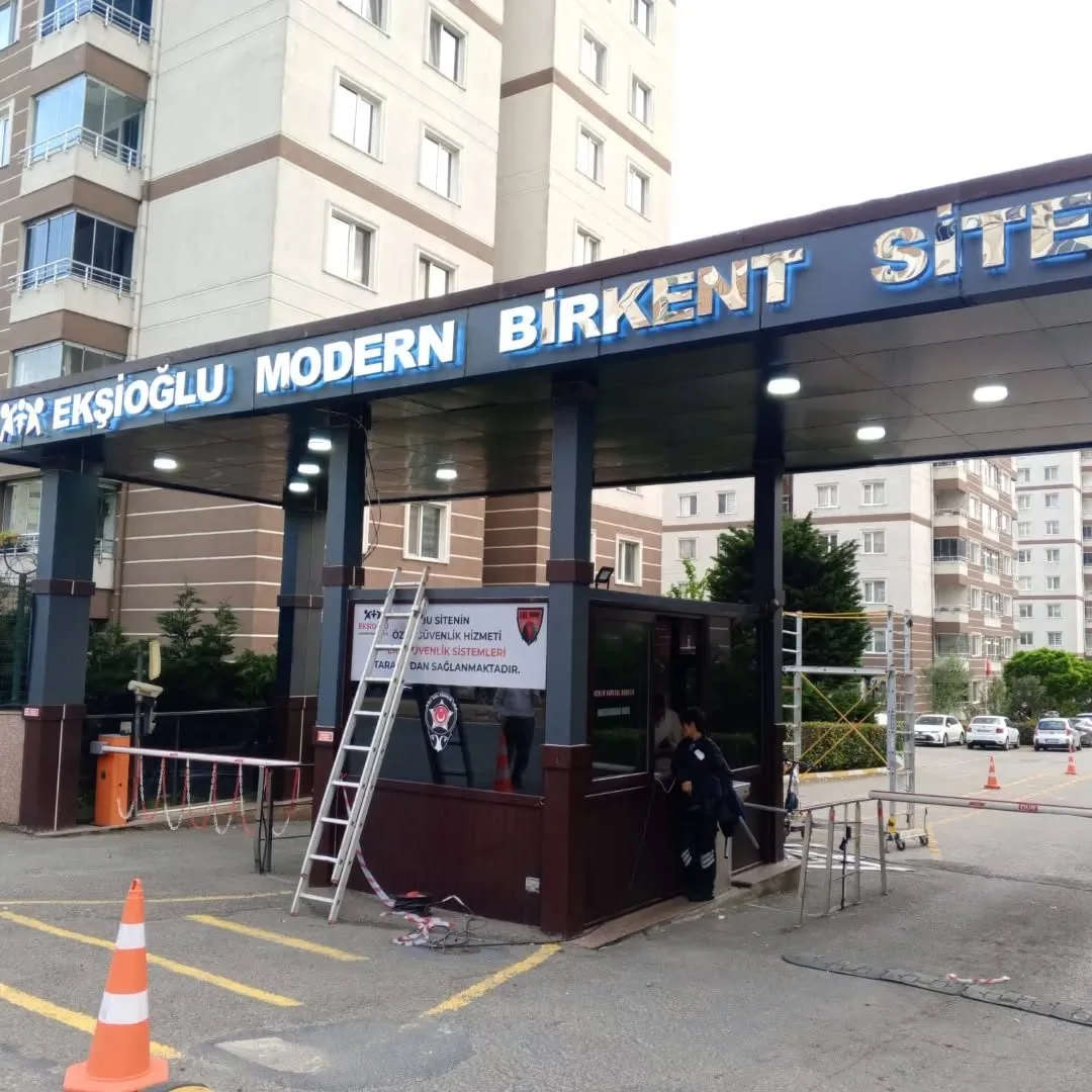 Cephe ve Vitrin İçin Vinil Baskı: Mesh, Branda ve Tam Vinil